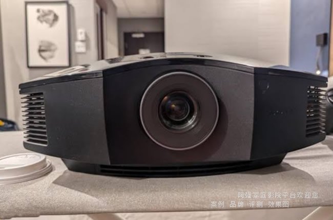 �۸����������ж�ȫ����3DͶӰ��VPL-HW30ES����